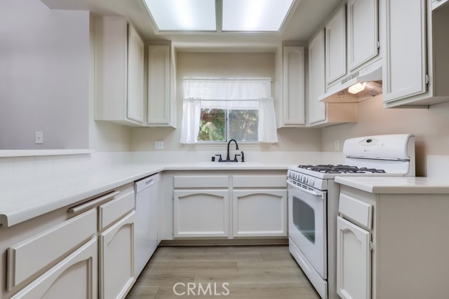 12874 Sycamore Village Drive, Norwalk CA: https://media.crmls.org/medias/5b45db52-644b-41e3-a3ad-20469466bcdb.jpg