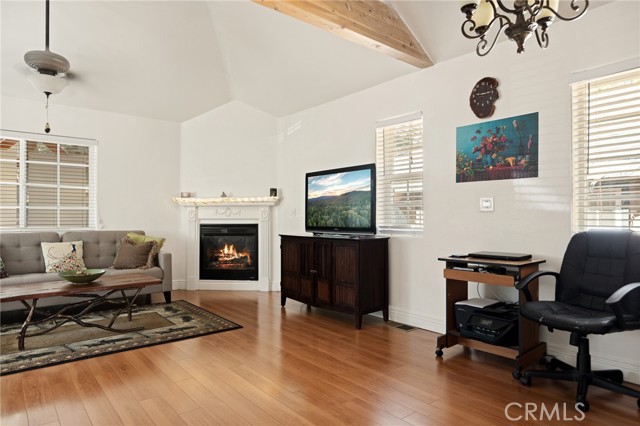 32784 Richmond Drive, Running Springs CA: https://media.crmls.org/medias/5b45eb85-679a-450f-bce5-0c2509976cbf.jpg