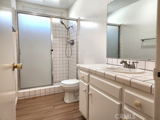 Detail Gallery Image 7 of 14 For 5301 Yarmouth Ave #12,  Encino,  CA 91316 - 2 Beds | 2 Baths