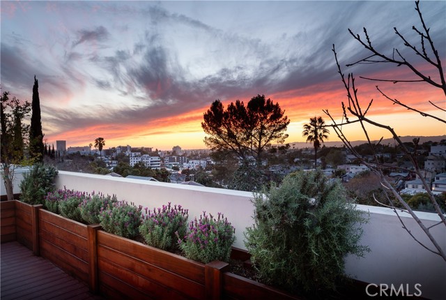 Image 46 of 53 For 734 Parkman