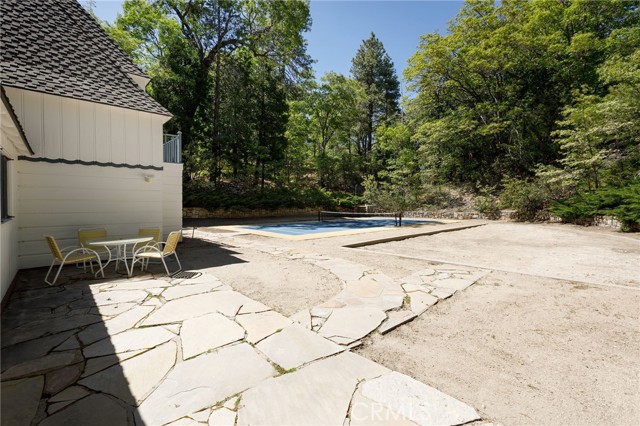 Detail Gallery Image 38 of 75 For 28641 North Shore Rd, Lake Arrowhead,  CA 92352 - 14 Beds | 11/1 Baths