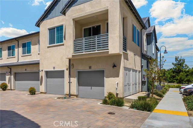3645 E Delight Paseo, Ontario CA: https://media.crmls.org/medias/5b46f5e9-68f5-47e5-90e9-e46817b76838.jpg