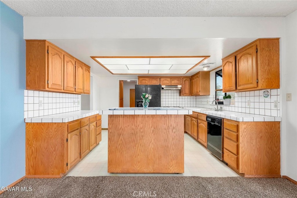 https://media.crmls.org/medias/5b47e8c5-f0a2-4d8b-81a0-332fec4d1290.jpg?preset=X-Large