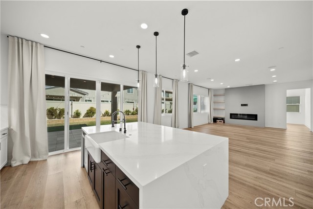 Detail Gallery Image 11 of 56 For 17715 Hillside, Canyon Country,  CA 91350 - 4 Beds | 4 Baths