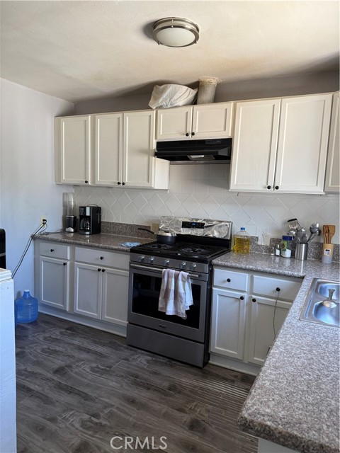 230 E 21st Street, San Bernardino CA: https://media.crmls.org/medias/5b48f8d8-15e2-4975-abd0-99e3317ee4c3.jpg