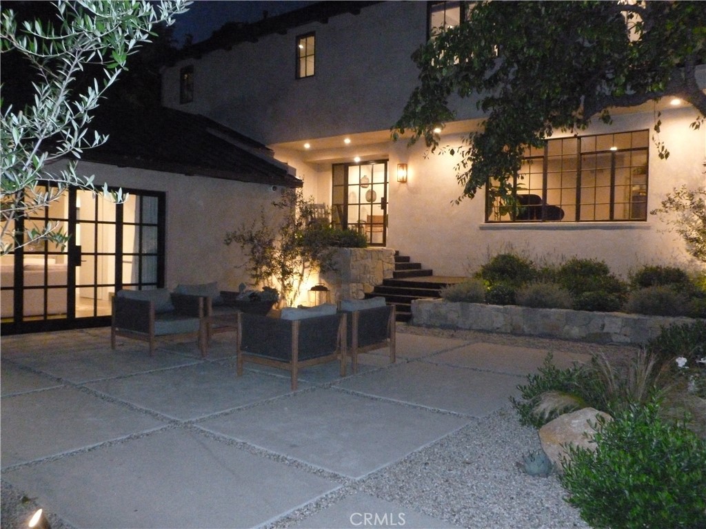 1094 Acanto Place — Craftsman