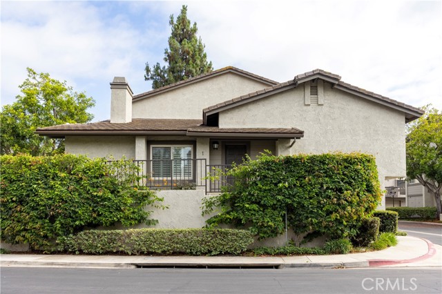1 Moon Dust, Irvine CA: https://media.crmls.org/medias/5b4a9f78-f13a-4fab-bfab-a39190c665e1.jpg