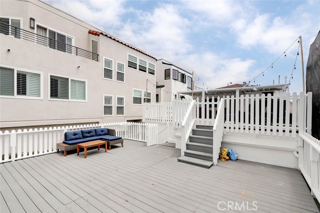 203 15th Street, Manhattan Beach, California 90266, ,Residential Income,For Sale,15th,SB25004839