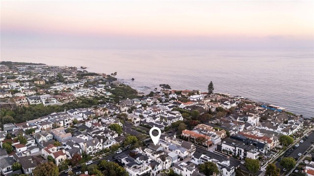 305 Poinsettia Avenue, Corona del Mar CA: https://media.crmls.org/medias/5b4aaac9-9c82-41e4-a555-bccb79409e8c.jpg