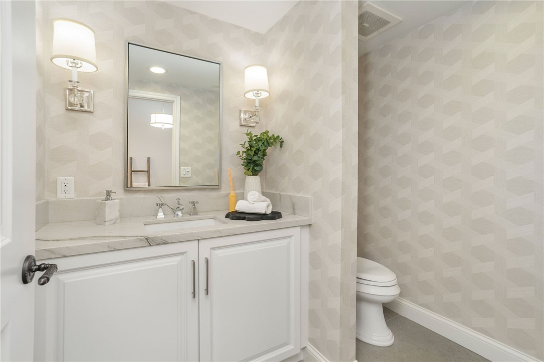 Detail Gallery Image 21 of 27 For 11863 Darlington Ave #301,  Los Angeles,  CA 90049 - 2 Beds | 2/1 Baths