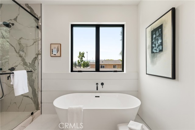 Detail Gallery Image 20 of 38 For 13536 Morrison St, Sherman Oaks,  CA 91423 - 6 Beds | 6/1 Baths
