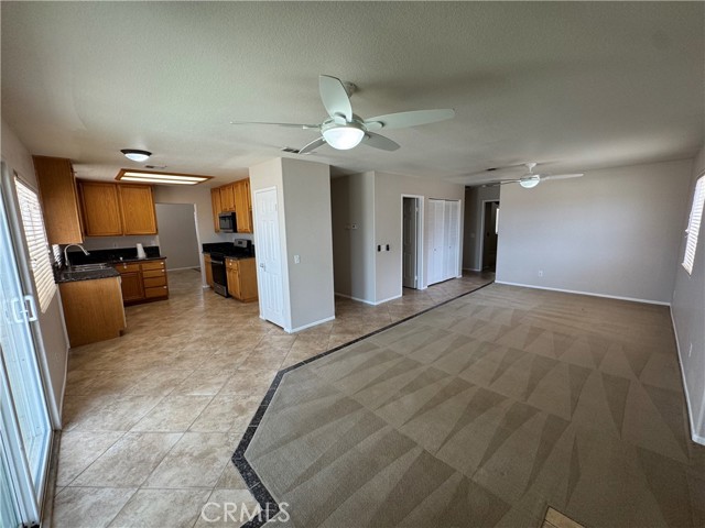 19004 Ivanpah Way, Apple Valley CA: https://media.crmls.org/medias/5b4db5c6-befd-4413-86b1-1f4a623dc373.jpg