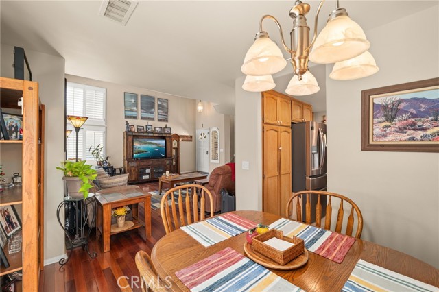 831 Arbor Cir, La Verne CA: https://media.crmls.org/medias/5b4ee0f1-4de3-4386-a6be-05a5011f8e4b.jpg