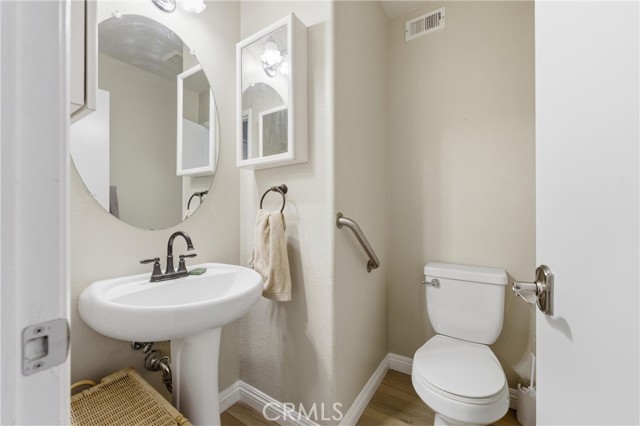 Detail Gallery Image 15 of 28 For 1542 Torbay Ct, Lancaster,  CA 93534 - 4 Beds | 2/1 Baths