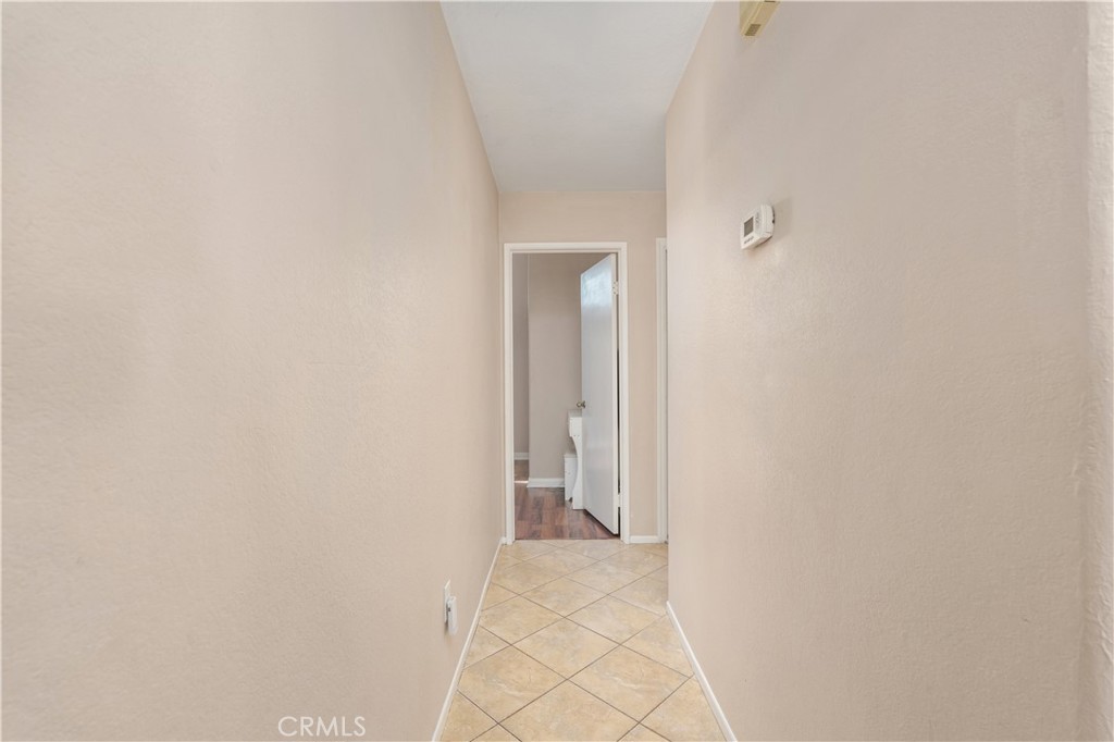 https://media.crmls.org/medias/5b4f1c86-7dfc-4ec9-8c3a-23e31511d9c2.jpg?preset=X-Large