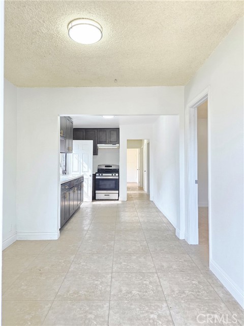 Detail Gallery Image 3 of 20 For 10529 Grape, Los Angeles,  CA 90002 - 6 Beds | 2 Baths