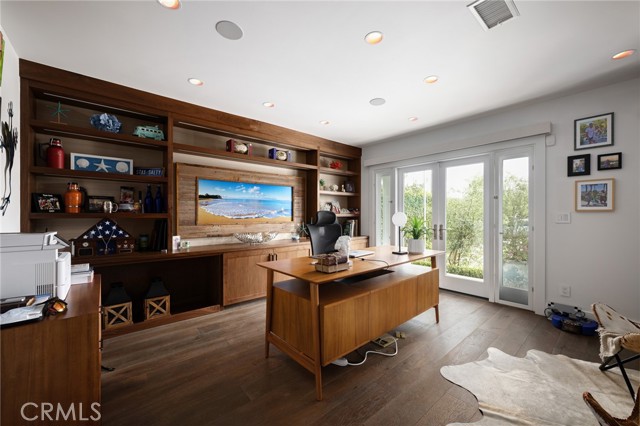 Detail Gallery Image 12 of 32 For 519 Signal Rd, Newport Beach,  CA 92663 - 6 Beds | 4/1 Baths