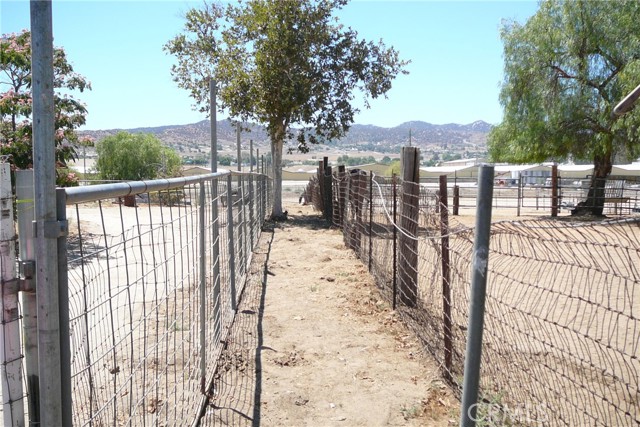 31665 Meadow Blossom Road, Nuevo CA: https://media.crmls.org/medias/5b508774-3179-4df8-843e-873c66907e49.jpg