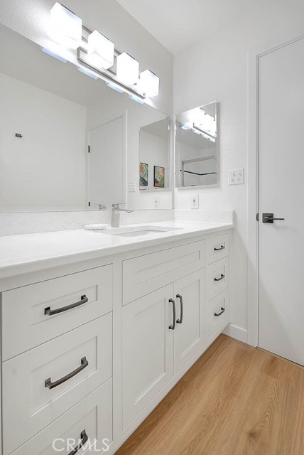 Detail Gallery Image 16 of 20 For 833 Monterey Bld, Hermosa Beach,  CA 90254 - 2 Beds | 2 Baths