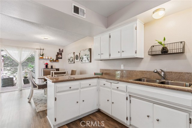 Detail Gallery Image 13 of 44 For 25259 Avenida Dorena, Newhall,  CA 91321 - 3 Beds | 2 Baths