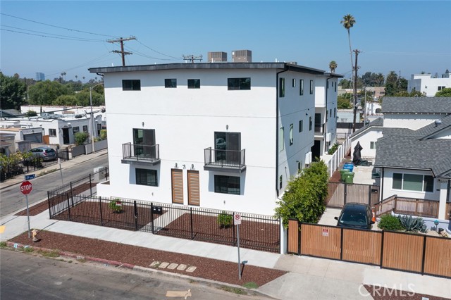 Detail Gallery Image 3 of 24 For 2231 S Longwood Ave, Los Angeles,  CA 90016 - 5 Beds | 5/1 Baths