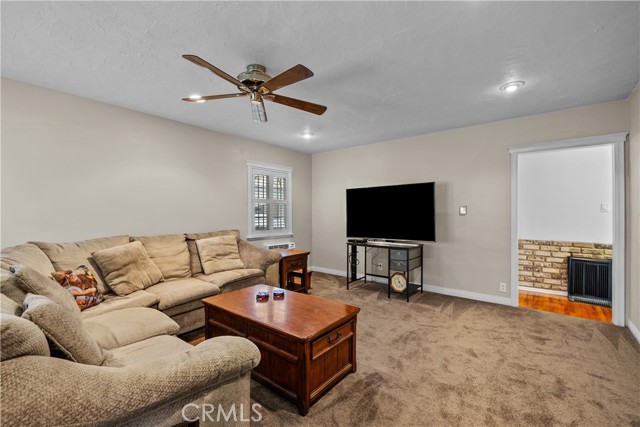 Detail Gallery Image 4 of 19 For 10339 Fernglen Ave, Tujunga,  CA 91042 - 2 Beds | 1 Baths