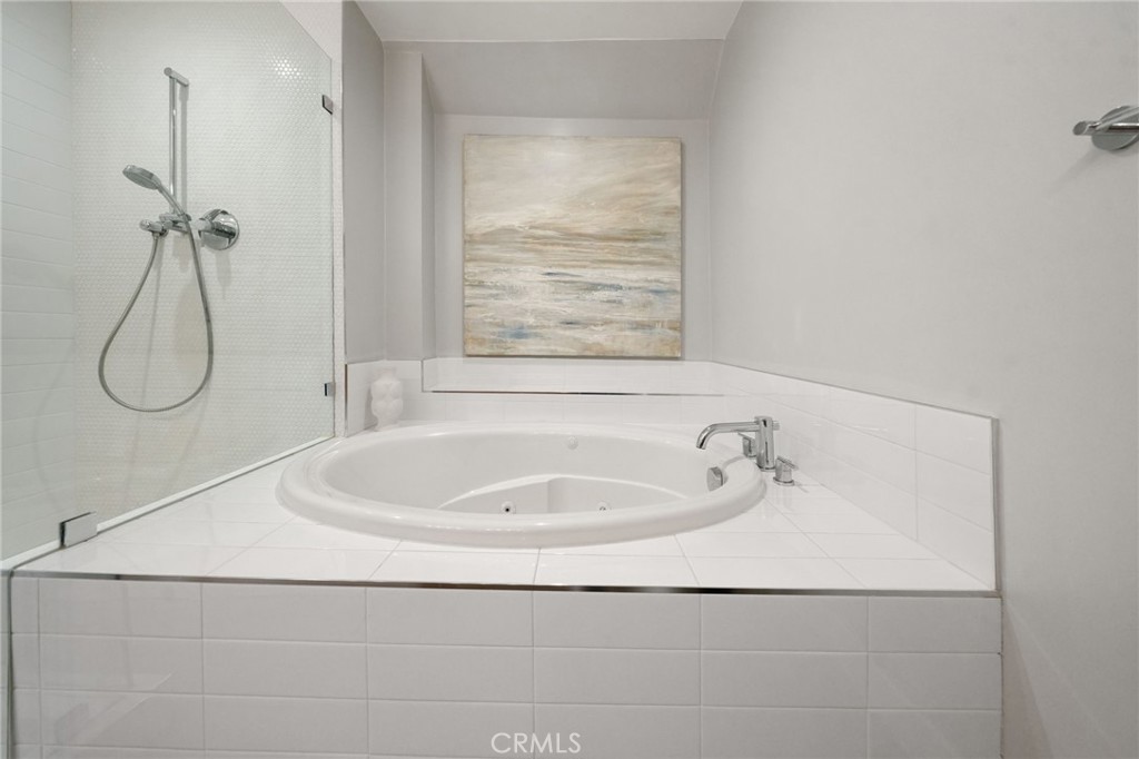 MLS #OC25257437 image #33