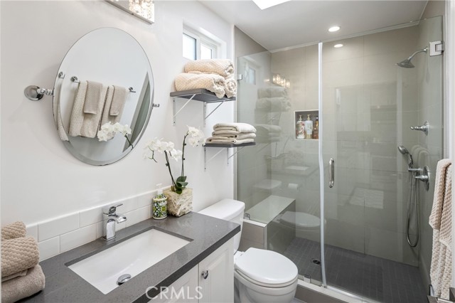 Detail Gallery Image 23 of 40 For 2317 Walgrove, Los Angeles,  CA 90066 - 4 Beds | 3 Baths