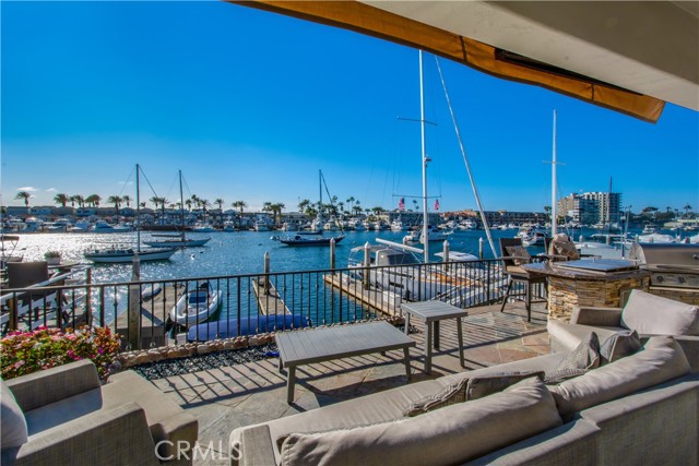 Detail Gallery Image 6 of 53 For 323 via Lido Soud, Newport Beach,  CA 92663 - 4 Beds | 3/1 Baths