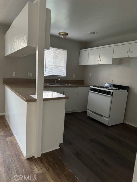 1935 W Linden Street, Riverside CA: https://media.crmls.org/medias/5b5472d5-c436-4f41-b909-a9d6dc398d1d.jpg