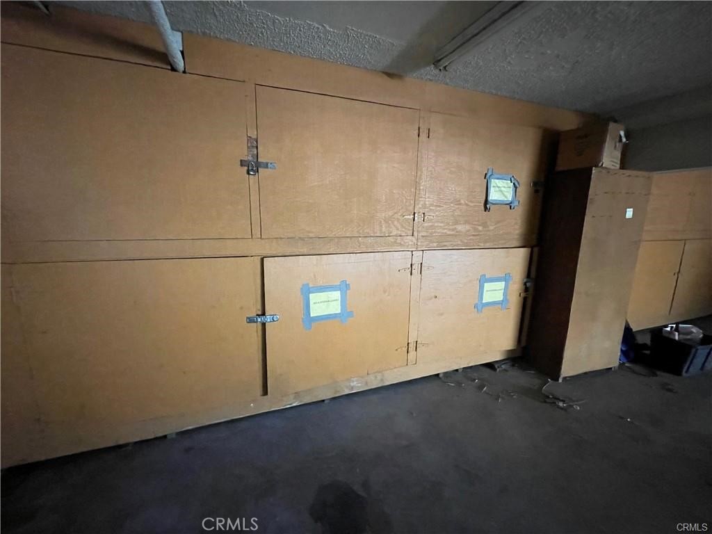 https://media.crmls.org/medias/5b5498f8-66dc-4b39-8661-e507d0241f34.jpg?preset=X-Large
