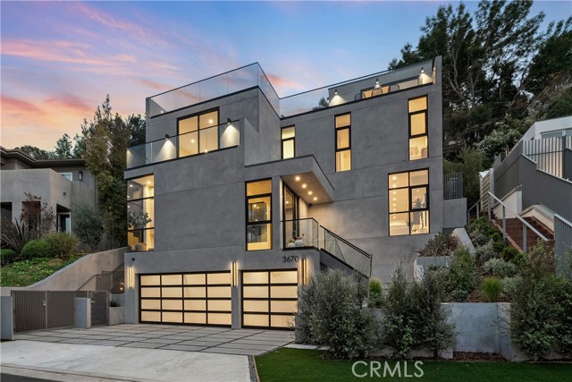 3670 Buena Park Drive, Studio City CA: https://media.crmls.org/medias/5b54a353-c2b8-46a6-8ec7-65dca5423540.jpg