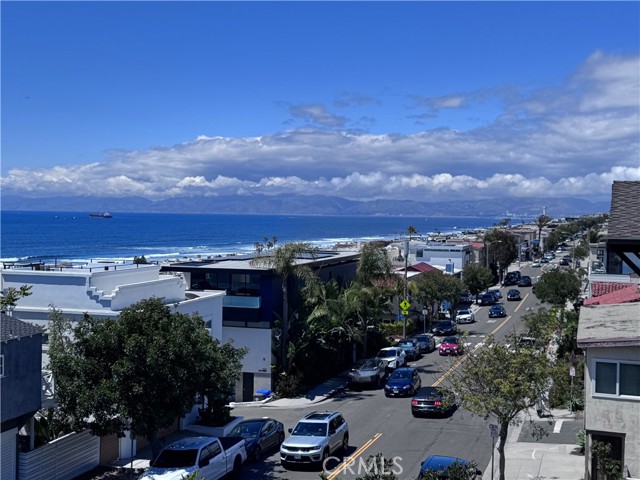 300 19TH Street, Manhattan Beach CA: https://media.crmls.org/medias/5b553de8-22c7-49ab-8525-64e8e84da333.jpg