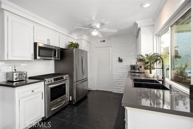 Detail Gallery Image 18 of 42 For 14342 Suffolk, Westminster,  CA 92683 - 4 Beds | 3 Baths