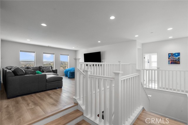 Detail Gallery Image 29 of 56 For 18797 Big Cedar Dr, Canyon Country,  CA 91387 - 5 Beds | 3 Baths