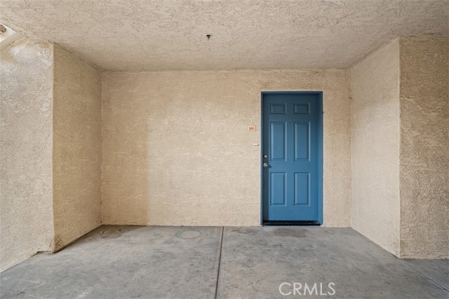 Detail Gallery Image 3 of 38 For 1965 Las Colinas Cir #205,  Corona,  CA 92879 - 1 Beds | 1 Baths