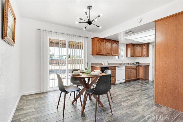 Detail Gallery Image 10 of 36 For 22331 Ramona Ave, Apple Valley,  CA 92307 - 3 Beds | 2 Baths