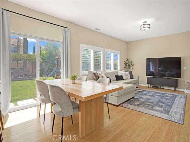 Detail Gallery Image 11 of 38 For 27027 Mountain Willow Ln, Canyon Country,  CA 91387 - 3 Beds | 2/1 Baths