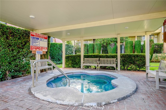 Detail Gallery Image 30 of 31 For 5435 Yarmouth #7,  Encino,  CA 91316 - 2 Beds | 2/1 Baths