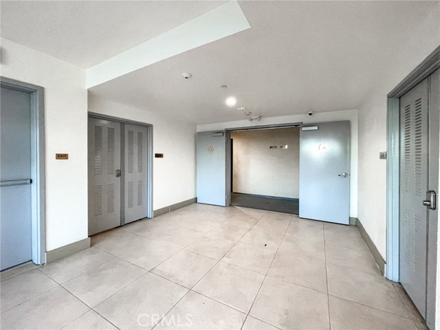 Detail Gallery Image 3 of 17 For 2939 Leeward Ave #419,  Los Angeles,  CA 90005 - 1 Beds | 2 Baths