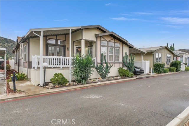 Detail Gallery Image 2 of 39 For 4901 Green River Rd #102,  Corona,  CA 92878 - 4 Beds | 2 Baths