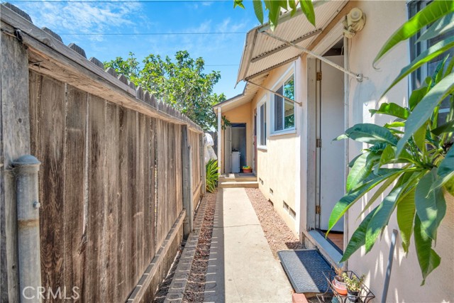 11028 Condon Avenue, Inglewood CA: https://media.crmls.org/medias/5b59aa5b-1019-4e98-8fec-88425cf04f12.jpg