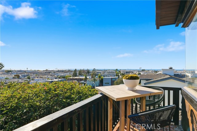 Detail Gallery Image 3 of 37 For 624 6th St, Manhattan Beach,  CA 90266 - 5 Beds | 4 Baths