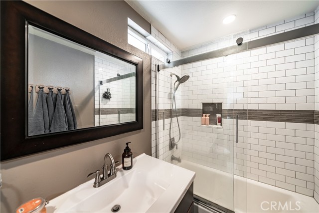 Detail Gallery Image 11 of 36 For 236 E 52nd Street, Long Beach,  CA 90805 - 2 Beds | 2 Baths