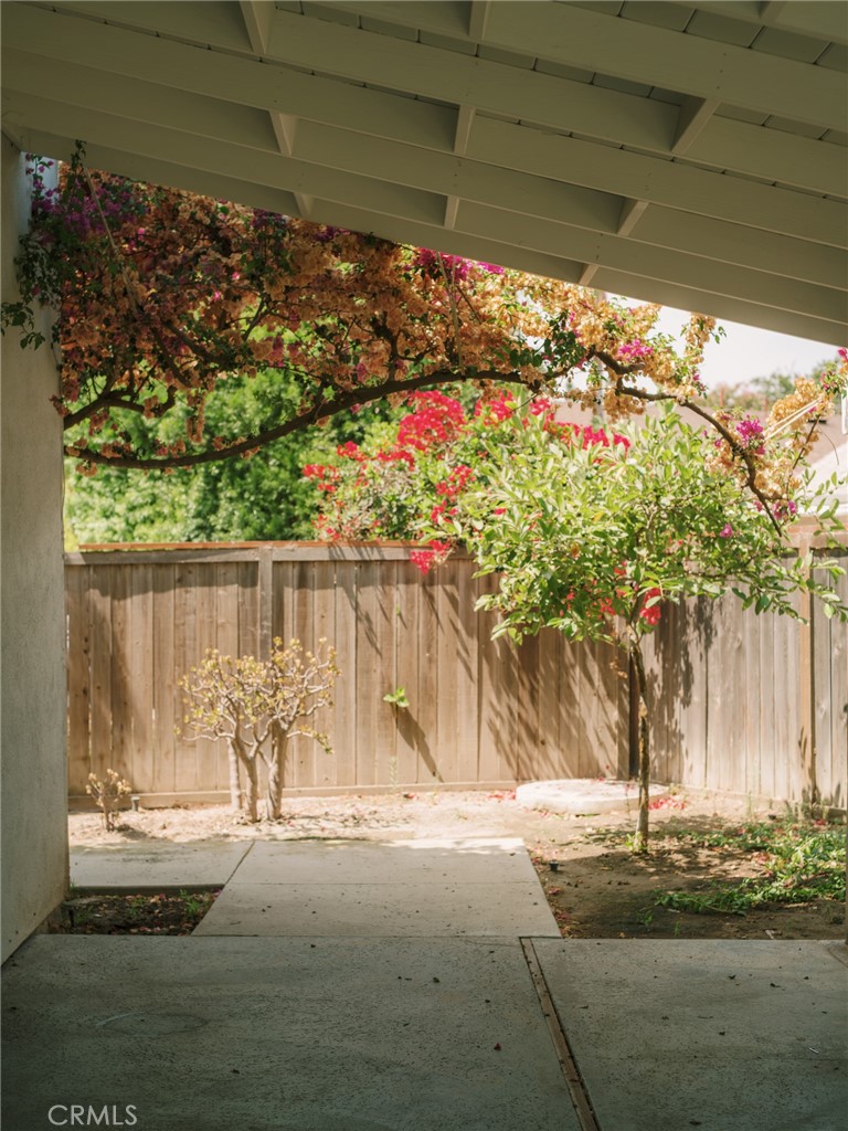 https://media.crmls.org/medias/5b5b3258-5eb6-4820-be1f-871a96951d82.jpg?preset=X-Large