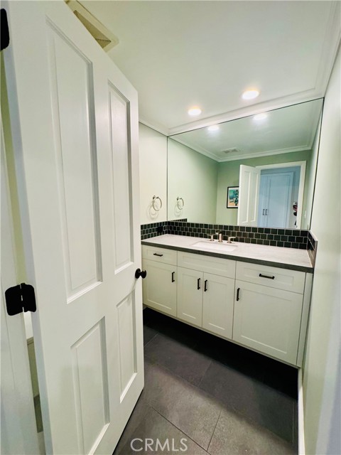Detail Gallery Image 13 of 25 For 30 Misty Acres Rd, Rolling Hills Estates,  CA 90274 - 7 Beds | 4/1 Baths