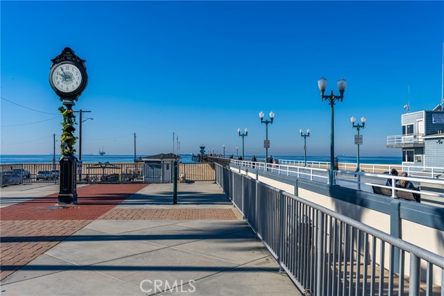 1207 Seal Way, Seal Beach CA: https://media.crmls.org/medias/5b5b94dc-916a-4d79-a136-37cbbc10f8dc.jpg