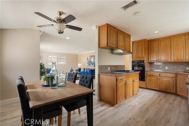518 S Forest Avenue, Santa Ana CA: https://media.crmls.org/medias/5b5c8c69-5ace-4fce-a006-63a0d5e4b9a0.jpg