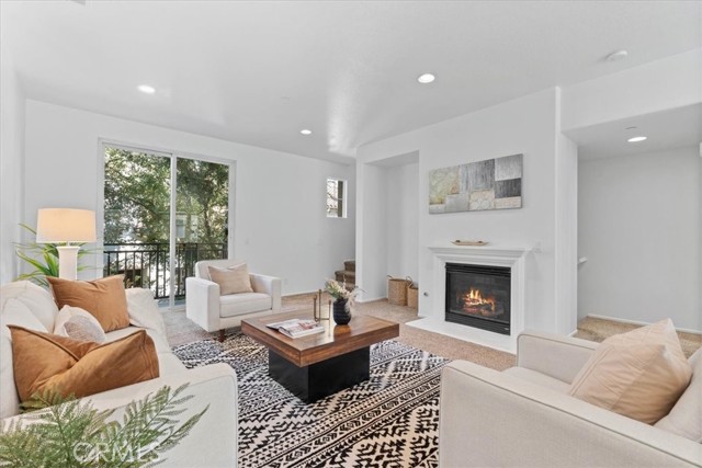 6386 Delgado Lane, Eastvale CA: https://media.crmls.org/medias/5b5cd5bf-14cf-4c61-8616-64c9d4448351.jpg