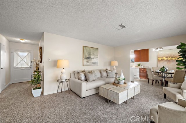 Detail Gallery Image 4 of 31 For 7869 La Mirada Cir, Buena Park,  CA 90620 - 3 Beds | 2 Baths